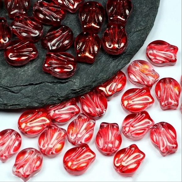 Handmade lampwork glass red tulip 🌷 bead earrings. - Picture 2 of 3